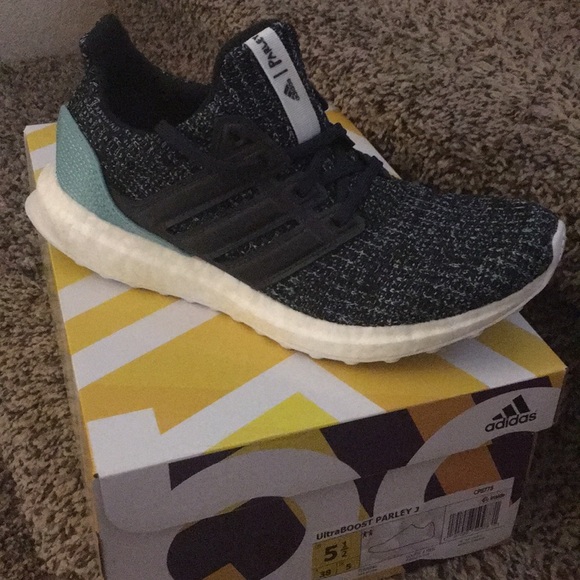 Adidas UltraBoost parley j - Picture 2 of 10
